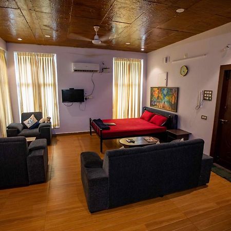 Waves Beach House ポンディシェリ エクステリア 写真
